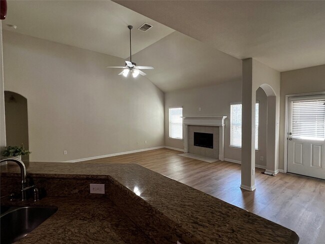 Building Photo - 10621 Sunflower Dr