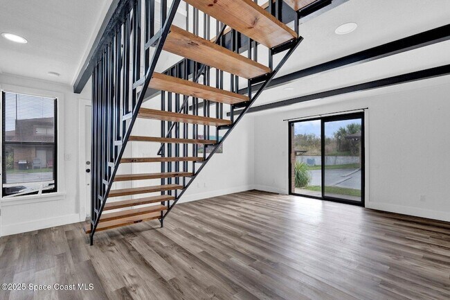 Building Photo - 3912 Overlook Dr