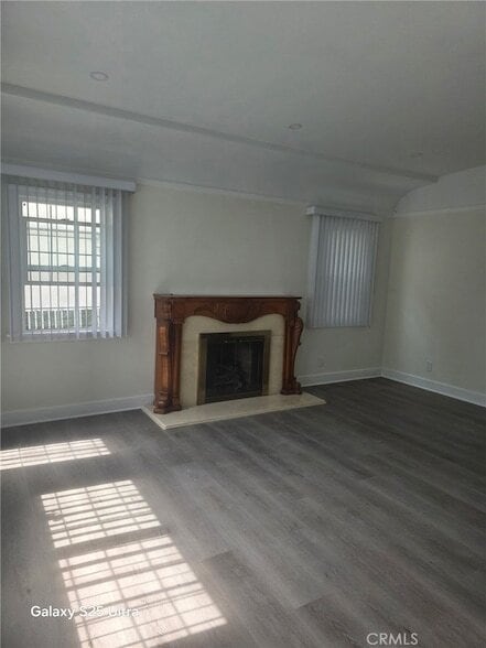 Building Photo - 521 E Valencia Ave