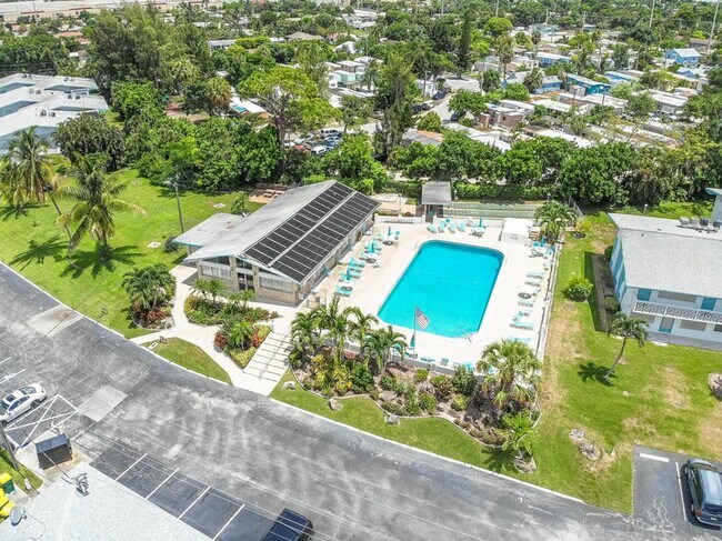 Building Photo - 2004 Lake Osborne Dr