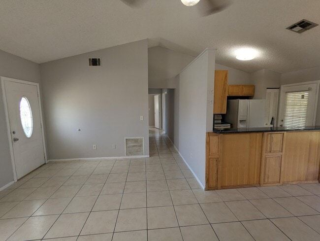 Building Photo - 554 SW Lakehurst Dr