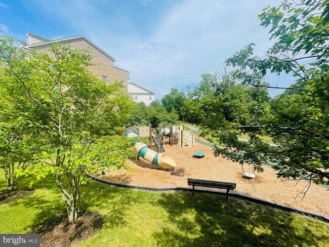 Building Photo - 5221 Sable Ct