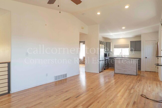 Building Photo - 743 Descendant Dr