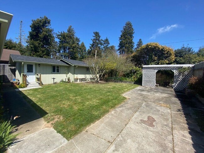 Building Photo - 4303 Horseman Ln