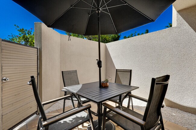 Building Photo - 835 Village Square S