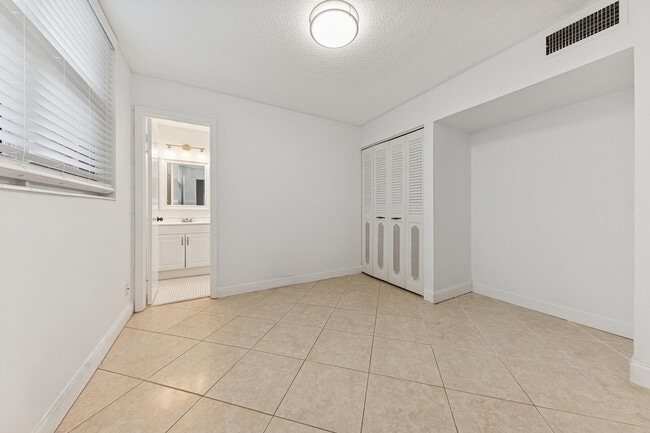 Building Photo - 6161 NW 2nd Ave