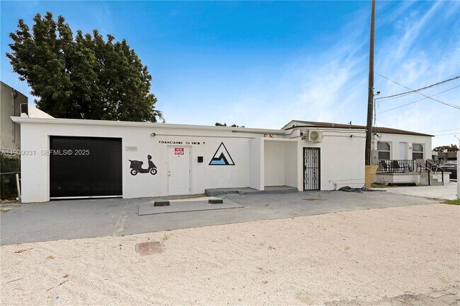 Building Photo - 3705 NW 35th Ave