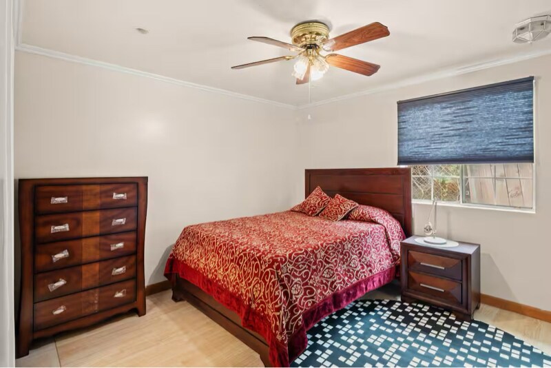 Building Photo - 430 E 184th St