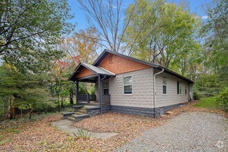 Building Photo - Beautifully Renovated Cottage - Great Nort...