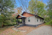 Building Photo - Beautifully Renovated Cottage - Great Nort...
