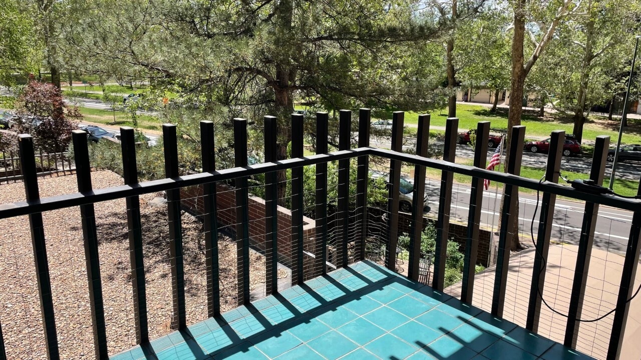 Big sunny balcony - 460 S Marion Pky