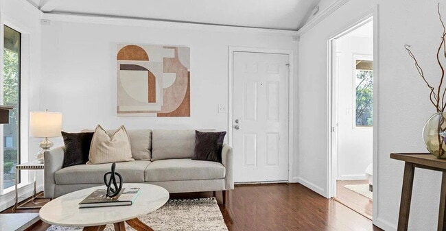 Building Photo - "Chic & Cozy 1-Bedroom Retreat with Modern...