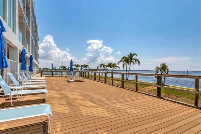 Building Photo - 1375 Beach Rd