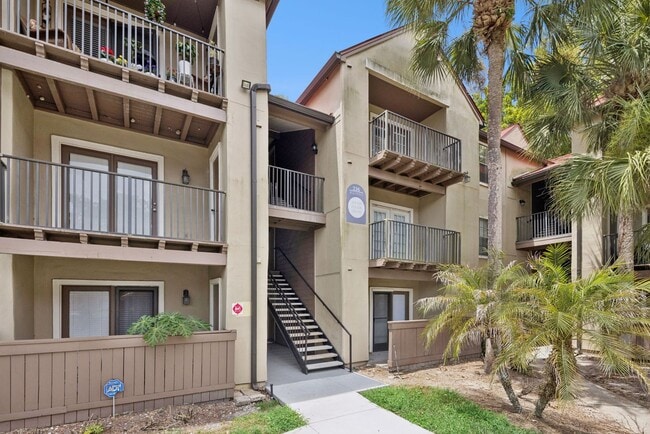 Building Photo - Newly Renovated Ground Floor Condo in Gated Altamonte Springs Community!