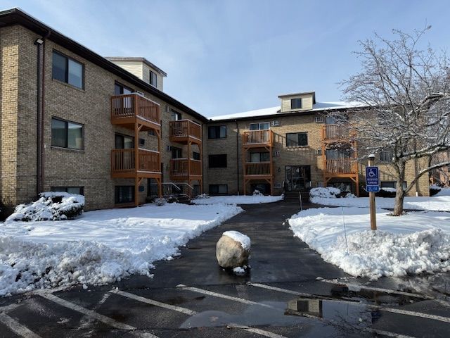 Building Photo - 2 Lancelot Court