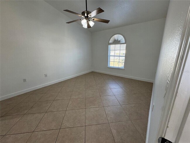 Building Photo - 14940 Day Lily Ct