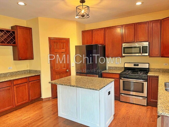Building Photo - 2050 Rockland Dr