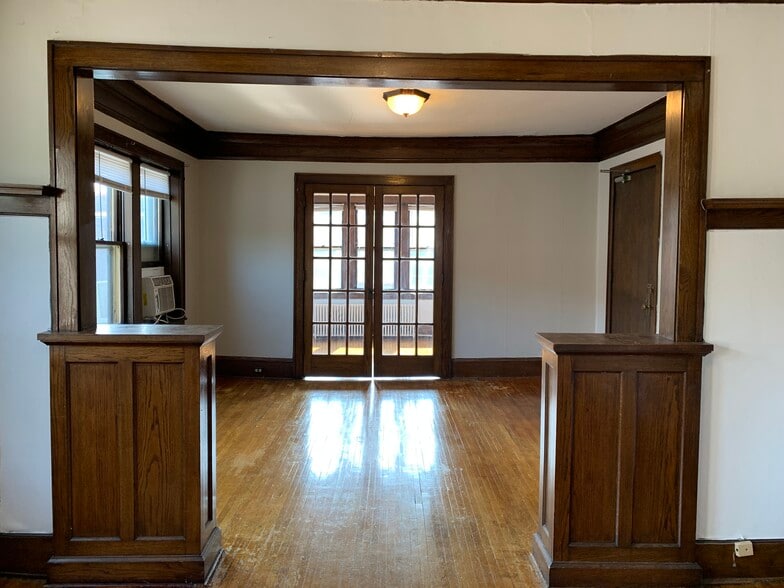 Living room - 2910 James Ave S