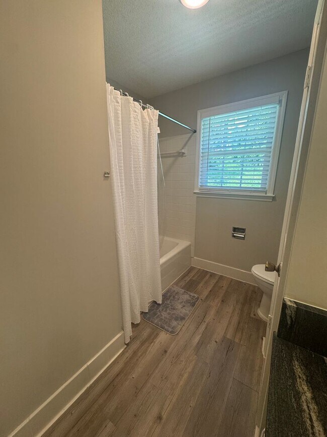 Building Photo - Available NOW in Hammond Hills!!!