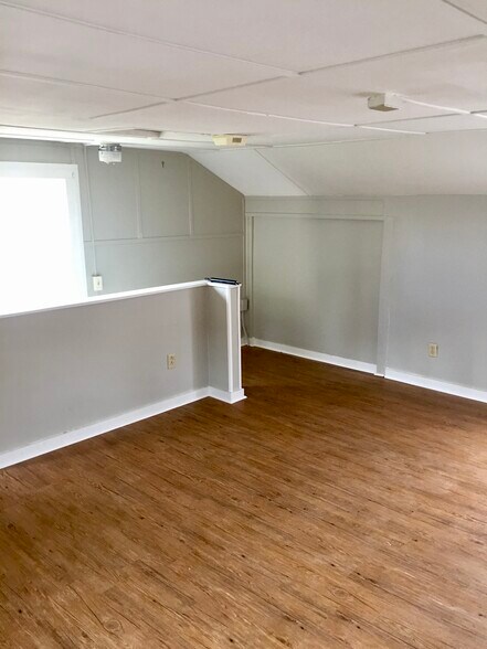 Building Photo - 409 N George St