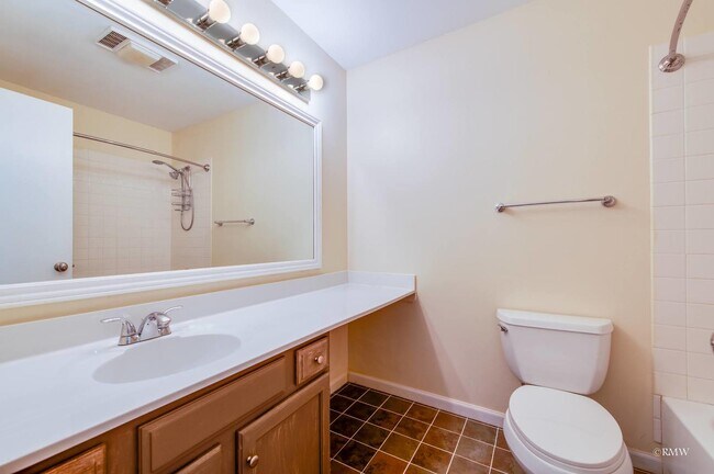 Building Photo - 1232 Knottingham Ct
