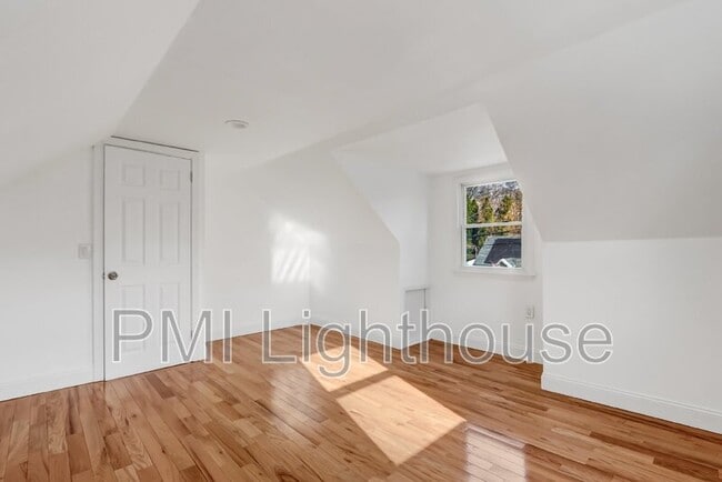 Building Photo - 25 Thorney Ave