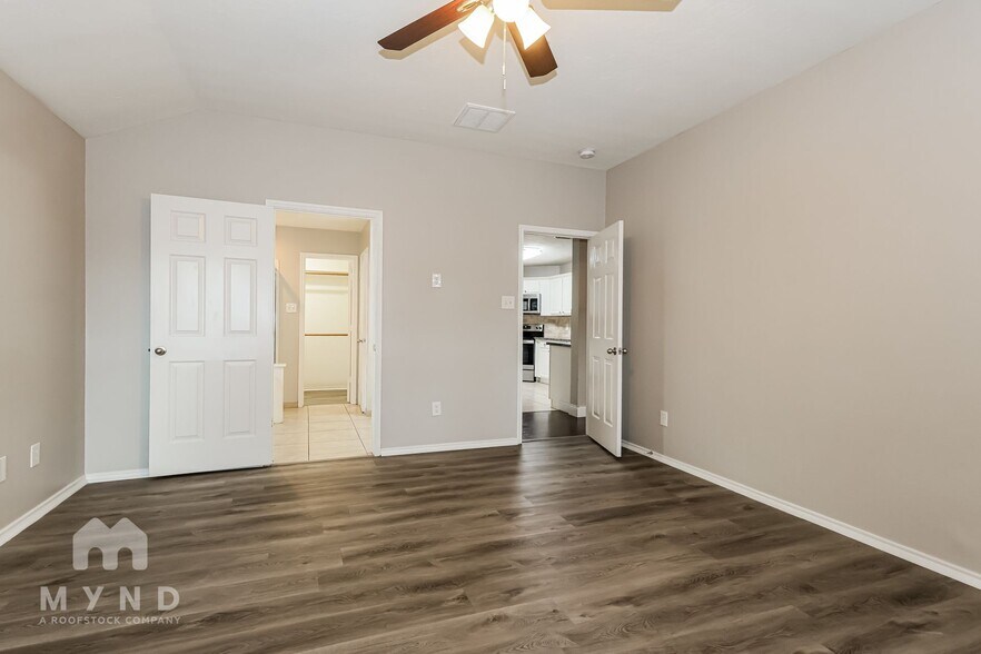 Building Photo - 12035 Thornecrest Dr