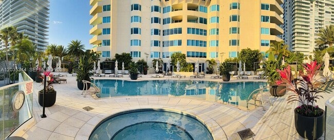 Building Photo - 400 South Pointe Dr