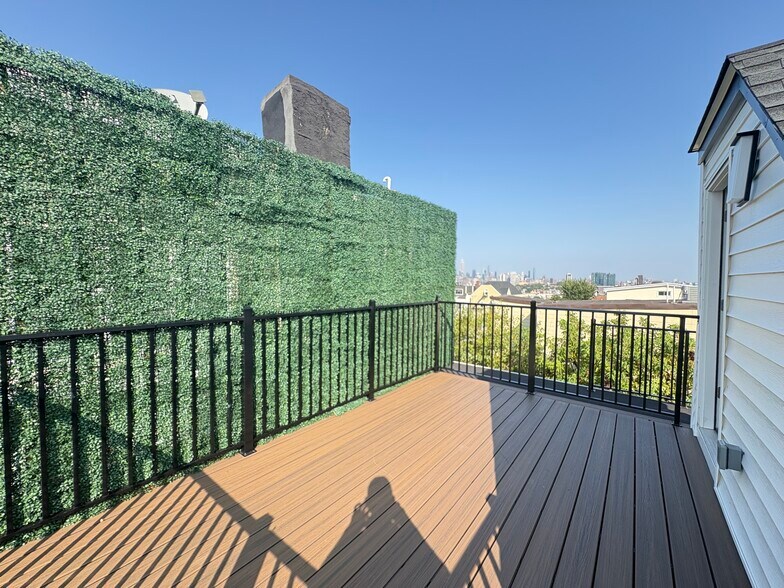 Building Photo - 604 Palisade Ave