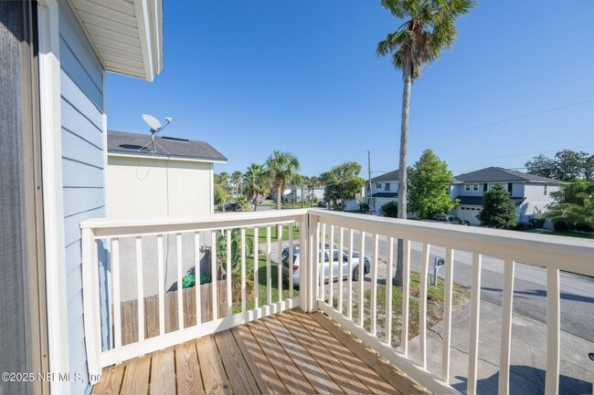 Building Photo - 561 6th St S