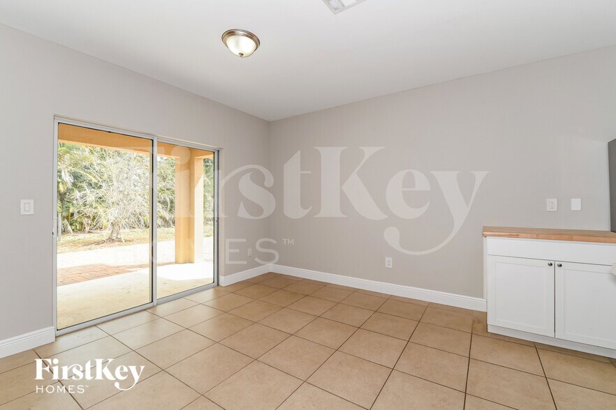 Building Photo - 631 SW 27th Terrace