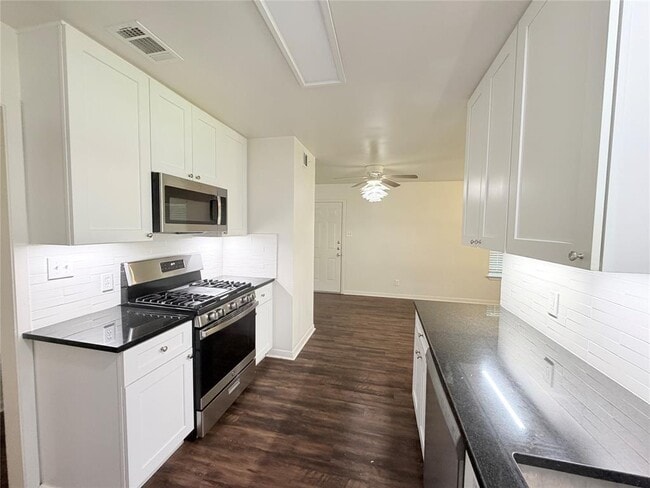 Building Photo - 8701 Parkfield Dr