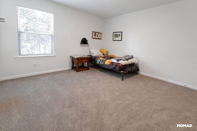 Building Photo - Spacious 4BR House in Piedmont