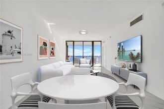 Building Photo - 700 NE 24th St