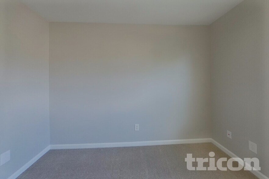 Building Photo - 1413 Eastway Dr