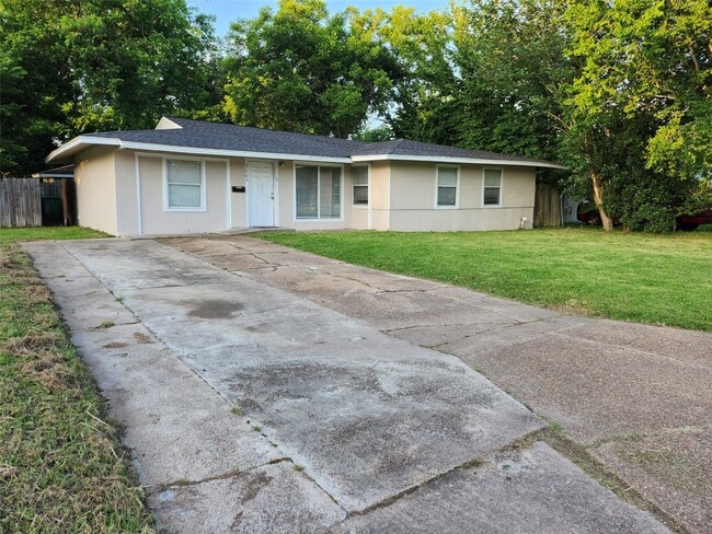 Building Photo - 5603 Northridge Dr