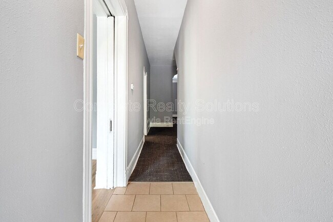 Building Photo - 5130 Kensington Ave