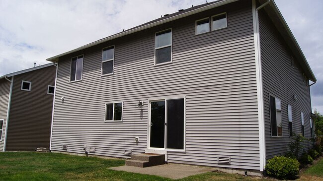 Building Photo - Lovely, upgraded DuPont home