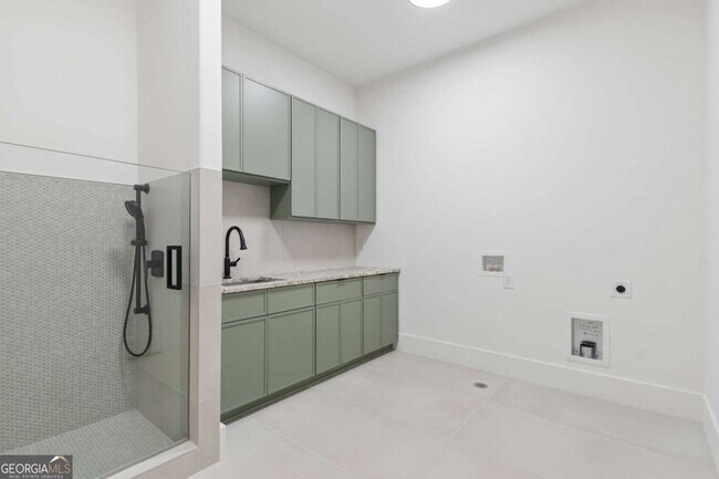 Building Photo - 1000 Clementstone Dr NE