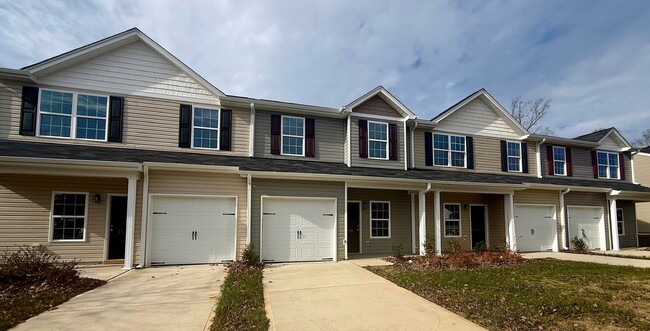 Building Photo - Two bedroom, 2.5 bath townhome in Ridge Creek, Whitsett