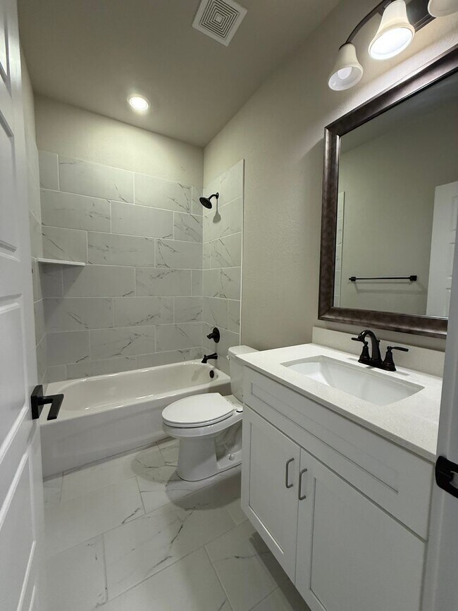 Building Photo - 3/2/2 GODLEY ISD - CUSTOM Upgrades Pets Welcome Commuter Friendly