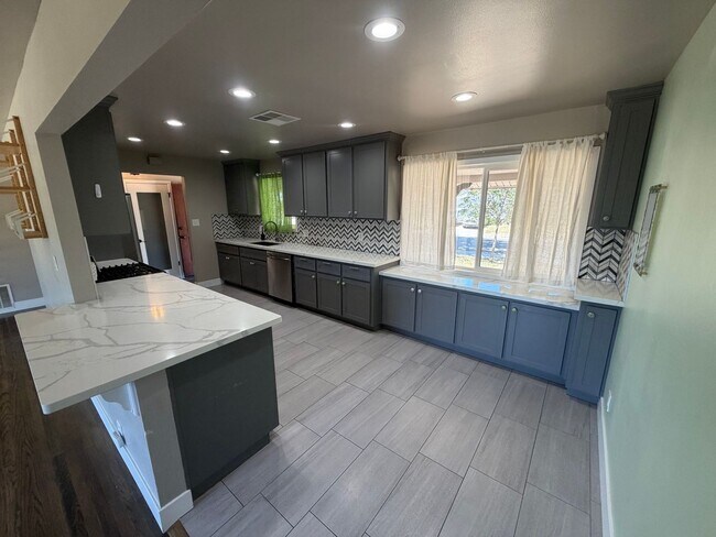 Building Photo - 3 Bedroom | 2 Bathroom | Single family home in Golf Course Terrace
