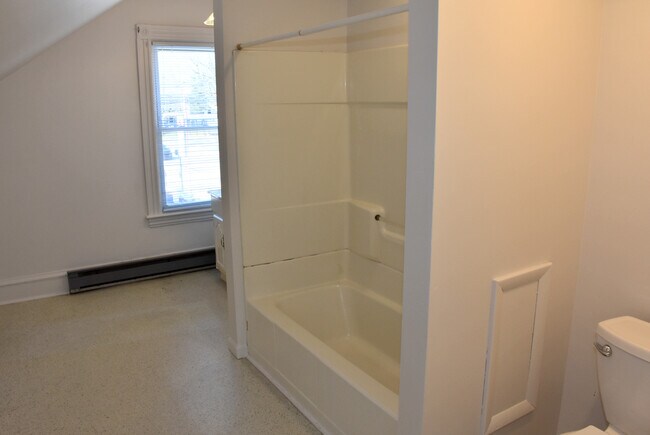 Building Photo - 352 Randolph St