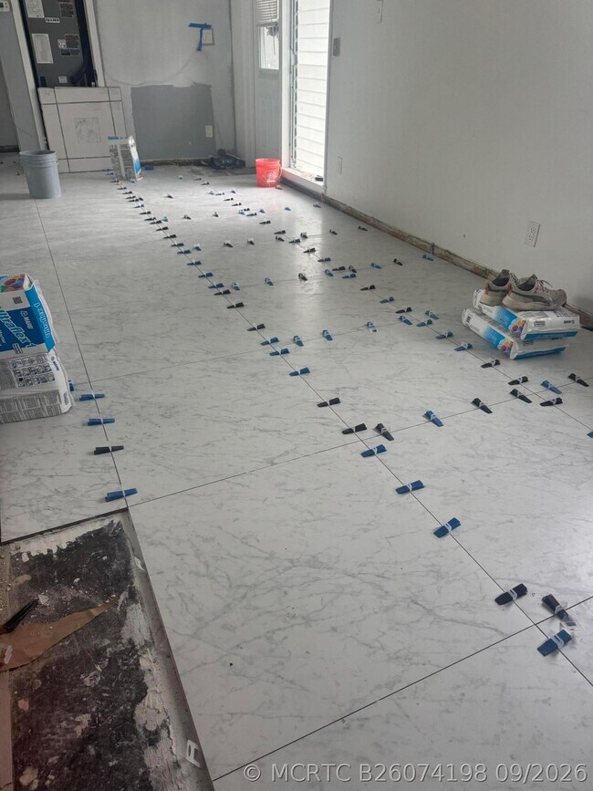 Building Photo - 141 SE Bonita Ct