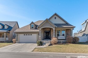 Building Photo - 885 S Crescent Way
