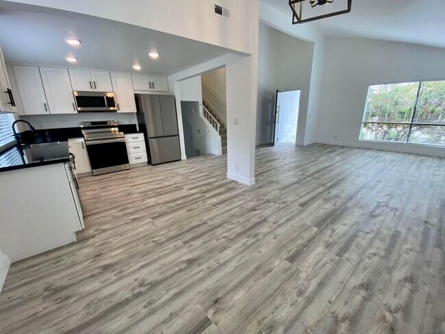 Building Photo - 293 Chapalita Dr