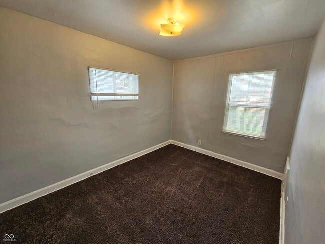 Building Photo - 2020 E Adams St