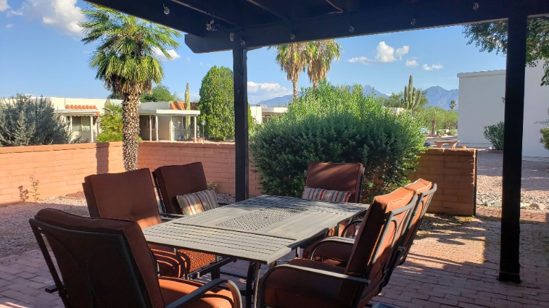 Building Photo - 328 N Calle Del Chancero