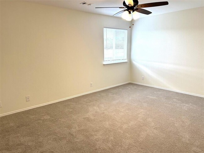 Building Photo - 307 Grutsch Dr
