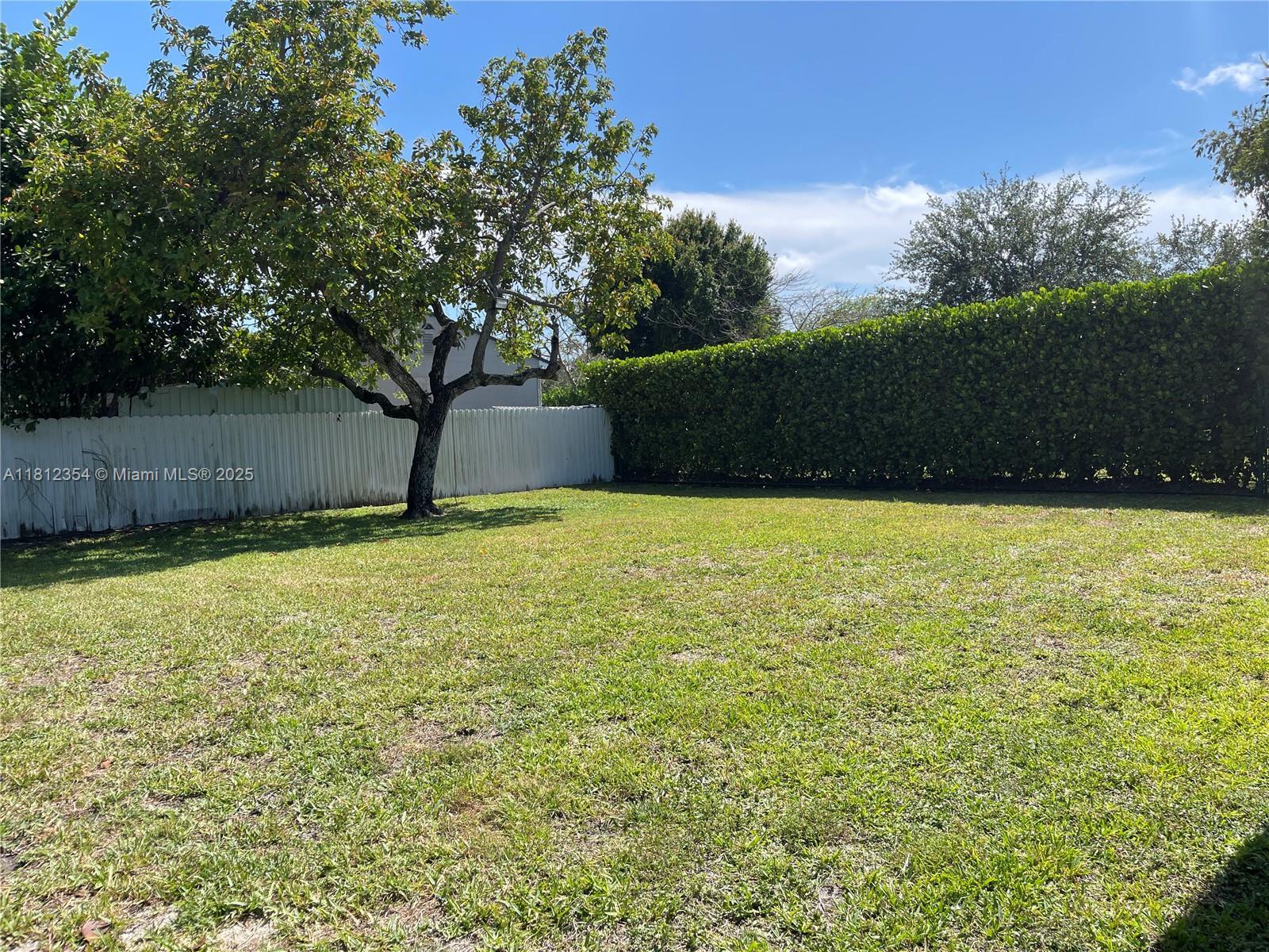 Building Photo - 557 De Leon Dr